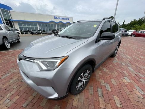 Used 2018 Toyota RAV4 LE FWD image 26
