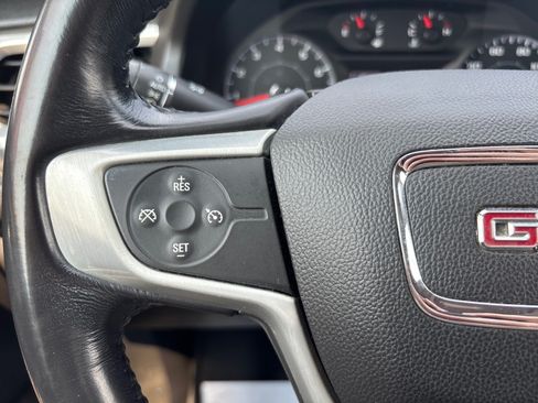 Used 2018 GMC Acadia SLE AWD/4WD image 23