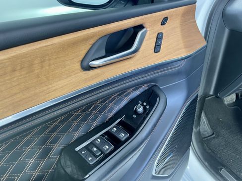 Certified 2022 Jeep Grand Cherokee L Summit AWD/4WD image 13