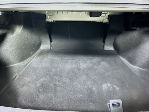 Used 2021 Toyota Camry LE image 31