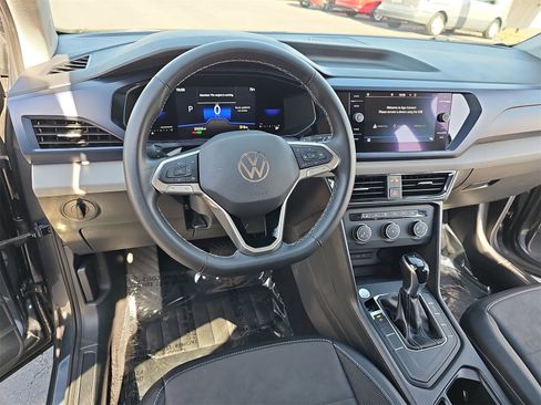 Used 2022 Volkswagen Taos SE image 15