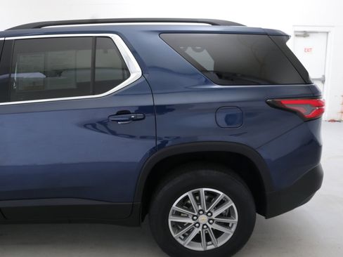 Used 2023 Chevrolet Traverse LT image 5