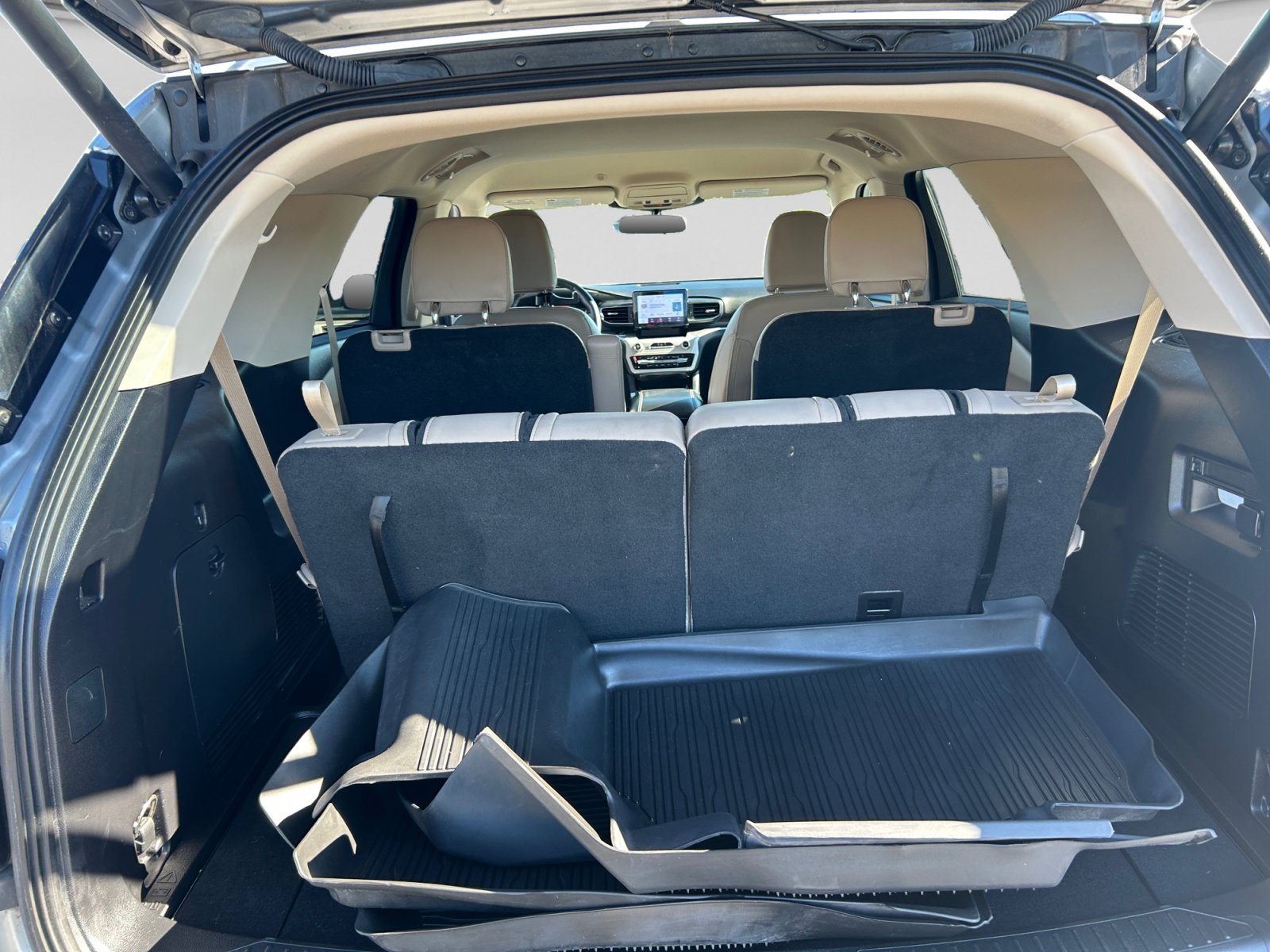 Used 2021 Ford Explorer XLT w/ Equipment Group 202A AWD/4WD image 16