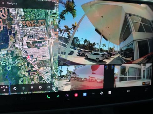 Used 2022 Tesla Model S AWD image 22