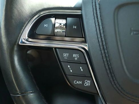 Used 2019 Lincoln Continental Select w/ Continental Climate Package image 19