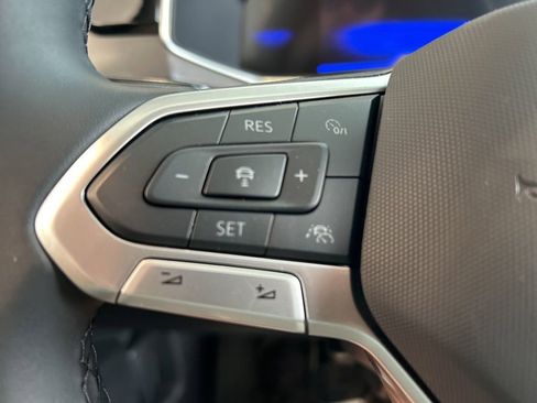 Used 2025 Volkswagen Taos SE image 19