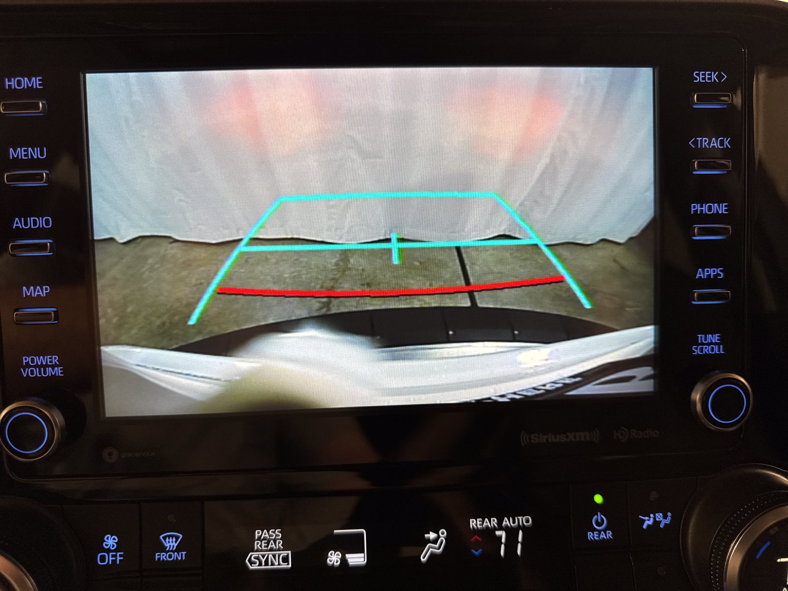 Used 2021 Toyota Highlander XLE AWD/4WD image 18