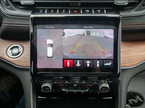 Used 2021 Jeep Grand Cherokee L Summit w/ Luxury Tech Group V AWD/4WD image 8