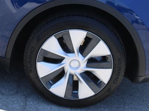 Used 2023 Tesla Model Y Long Range AWD/4WD image 7