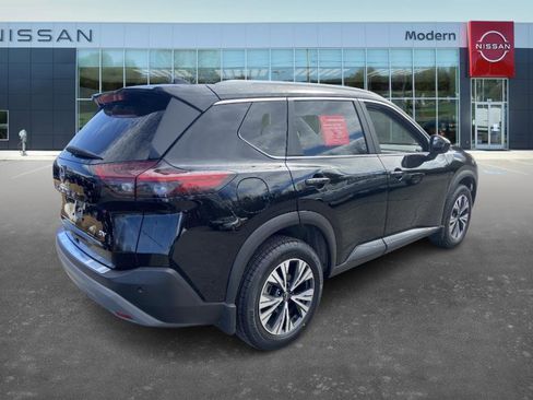 Used 2023 Nissan Rogue SV w/ SV Premium B Package image 5