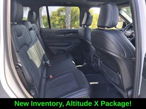 Certified 2025 Jeep Grand Cherokee Altitude AWD/4WD image 15