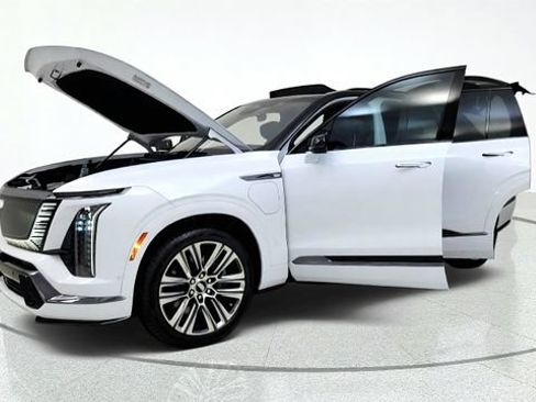 Used 2026 Cadillac Vistiq Platinum w/ LPO, Floor Liner Package AWD/4WD image 14