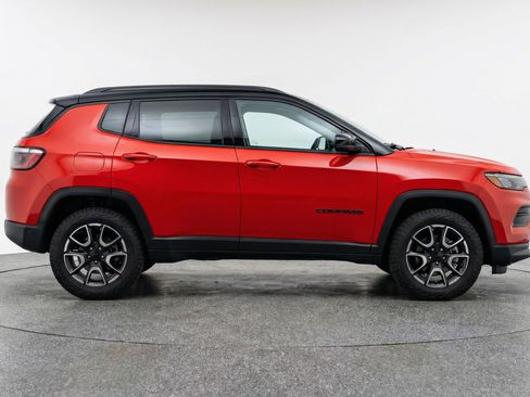 Used 2025 Jeep Compass Trailhawk AWD/4WD image 11