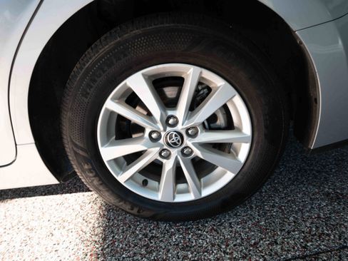 Used 2025 Toyota Camry LE image 28