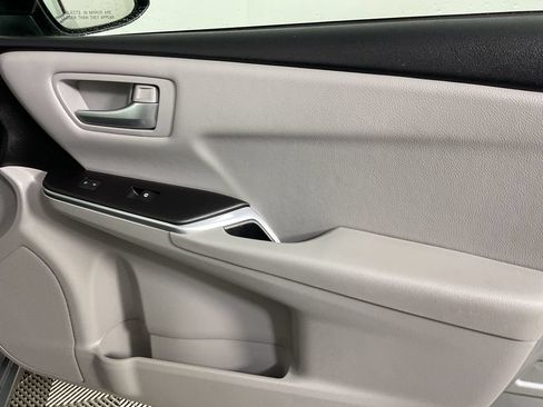Used 2016 Toyota Camry SE FWD image 22