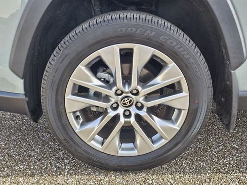 Used 2023 Toyota RAV4 XLE Premium image 32