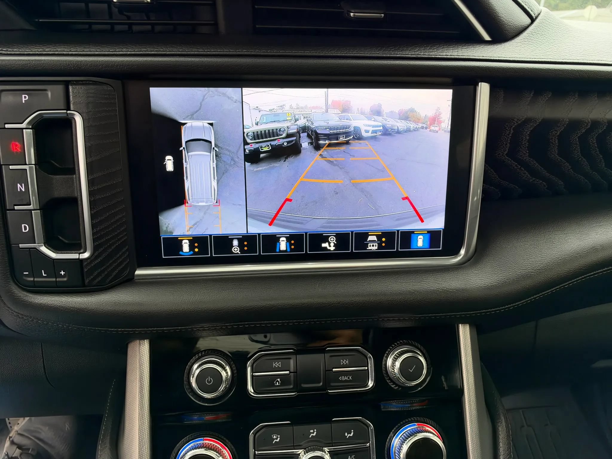Used 2021 GMC Yukon Denali w/ Denali Premium Package AWD/4WD image 24