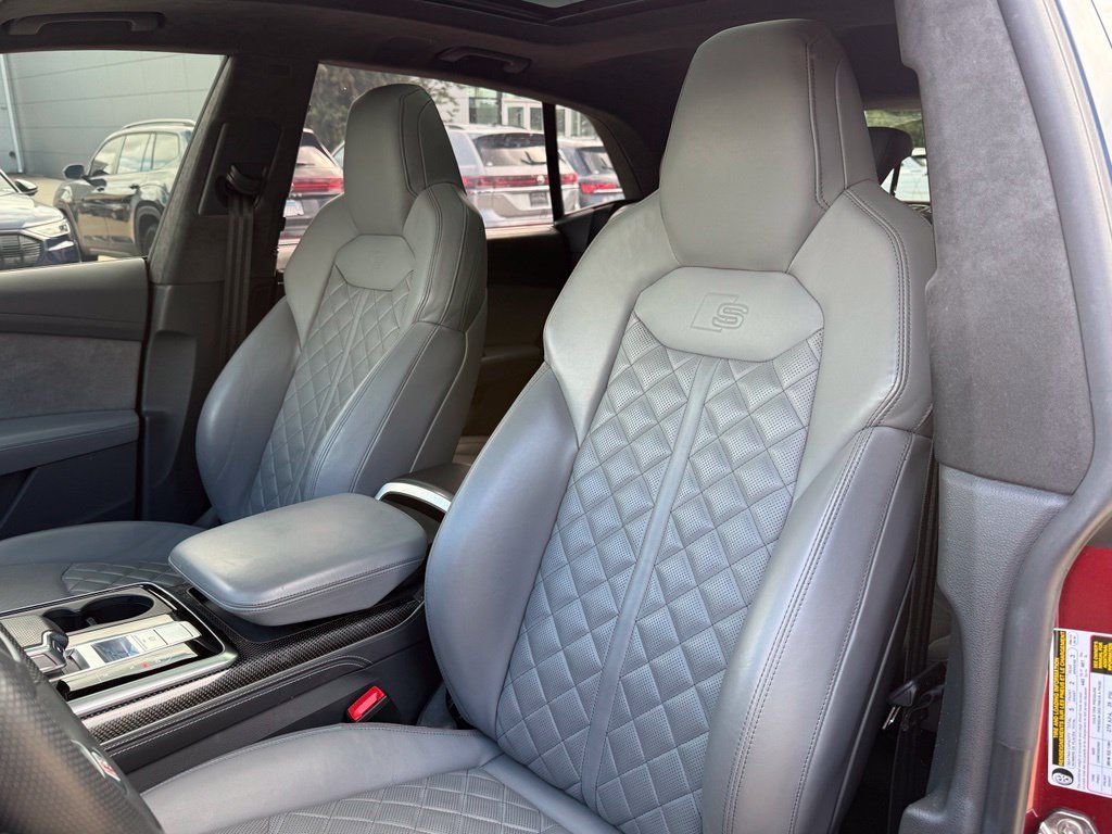 Used 2021 Audi SQ8 Prestige AWD/4WD image 5