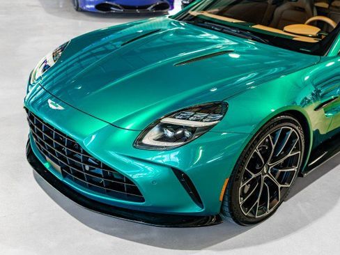 Used 2025 Aston Martin V8 Vantage Coupe RWD image 12