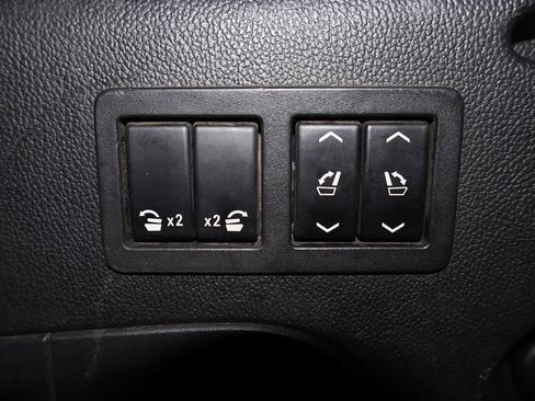 Used 2015 Chevrolet Suburban LTZ image 16