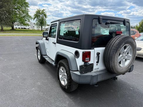 Used 2016 Jeep Wrangler Sport w/ Quick Order Package 24S AWD/4WD image 4