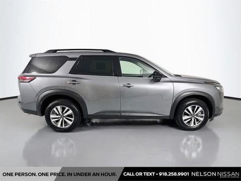 Certified 2026 Nissan Pathfinder SL FWD image 4