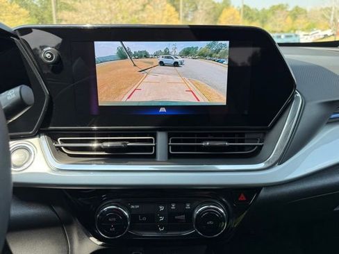 Used 2025 Chevrolet Trax LT image 20