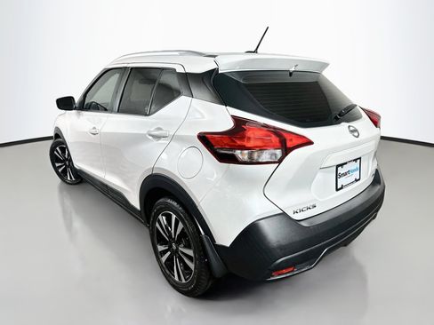 Used 2018 Nissan Kicks SV FWD image 5