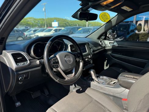 Used 2020 Jeep Grand Cherokee Laredo AWD/4WD image 15