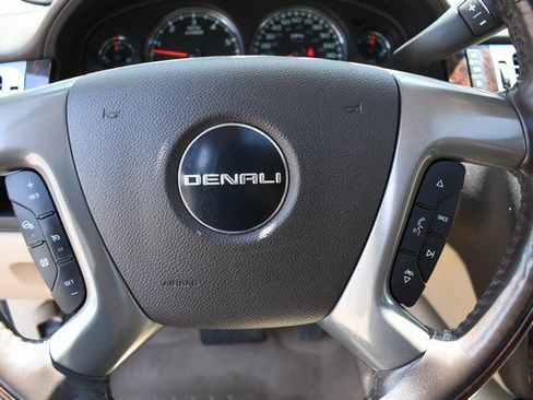 Used 2011 GMC Yukon XL Denali AWD/4WD image 33