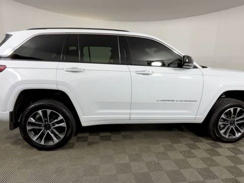 Used 2023 Jeep Grand Cherokee Overland w/ Luxury Tech Group IV AWD/4WD image 3