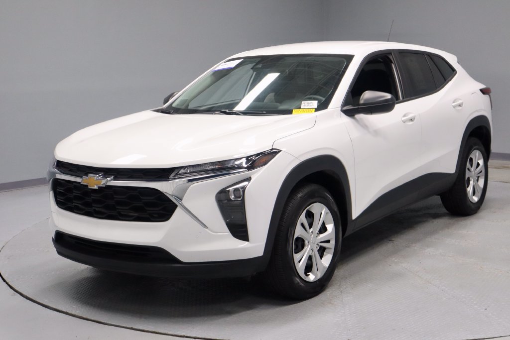 Used 2025 Chevrolet Trax LS FWD image 7