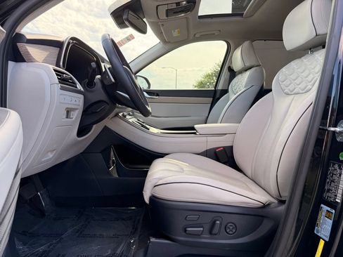 Used 2022 Hyundai Palisade Limited FWD image 2