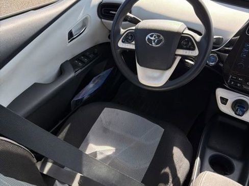 Used 2017 Toyota Prius Two w/ Carpet Mat Package FWD image 9