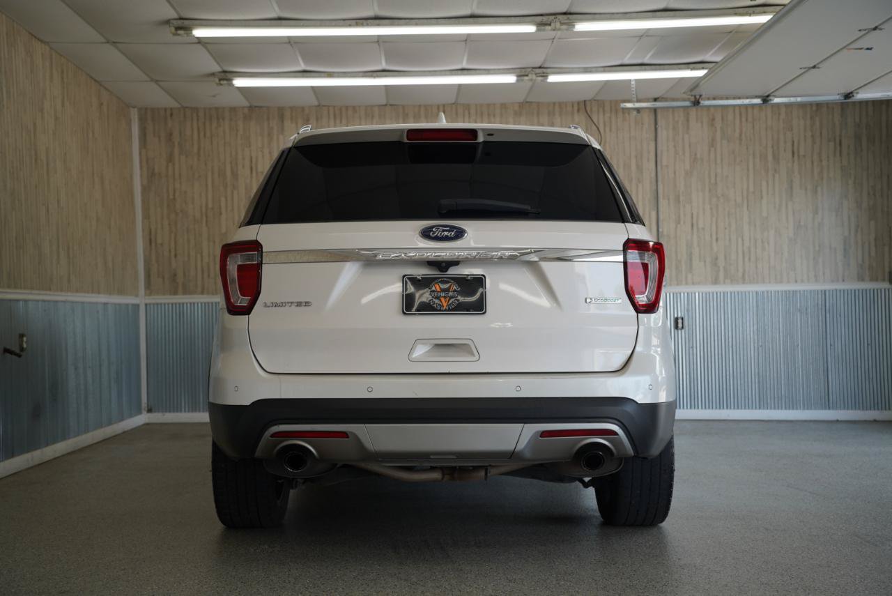 Used 2017 Ford Explorer Limited w/ Equipment Group 301A FWD image 8