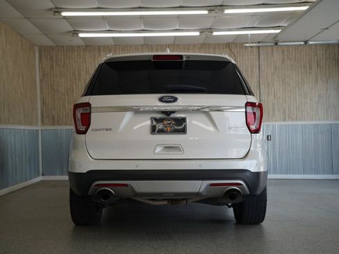 Used 2017 Ford Explorer Limited w/ Equipment Group 301A FWD image 8