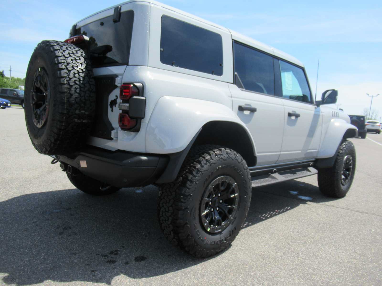 New 2026 Ford Bronco Raptor w/ Interior Carbon Fiber Pack AWD/4WD image 5