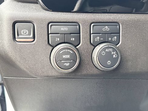 Used 2024 Chevrolet Silverado 1500 LT AWD/4WD image 18