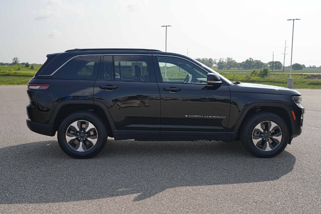 Used 2024 Jeep Grand Cherokee Limited 4xe AWD/4WD image 6
