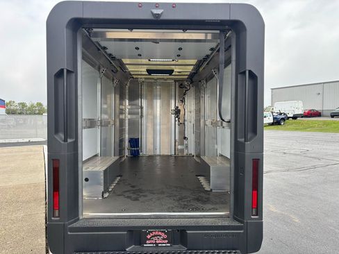 Used 2024 Chevrolet Brightdrop 600 AWD/4WD image 10