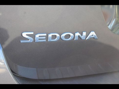 Used 2016 Kia Sedona SX image 50