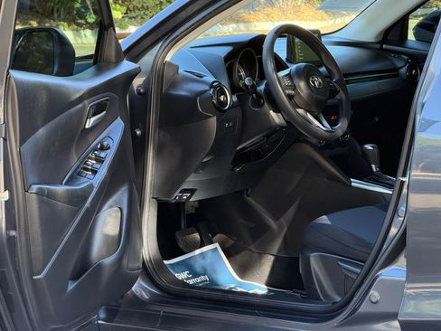 Used 2020 Toyota Yaris LE FWD image 8