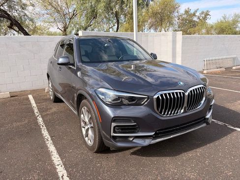 Used 2022 BMW X5 xDrive45e w/ Premium Package AWD/4WD image 4