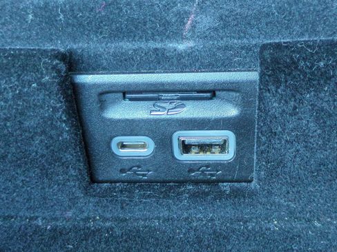 Used 2020 Cadillac XT5 Sportv w/ LPO, Floor Liner Package AWD/4WD image 22