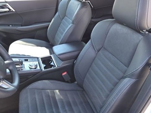 Used 2023 Mitsubishi Outlander image 8