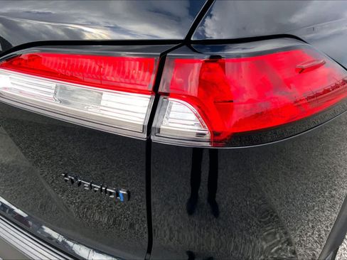 Used 2024 Toyota Corolla Cross AWD Hybrid image 30
