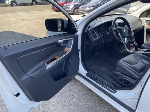 Used 2017 Volvo XC60 T5 Inscription FWD image 9