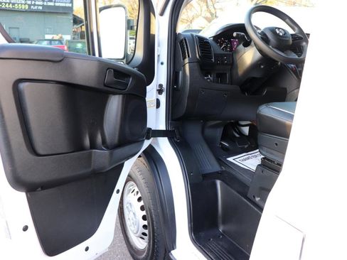 Used 2025 RAM ProMaster 2500 w/ Convenience Group image 10
