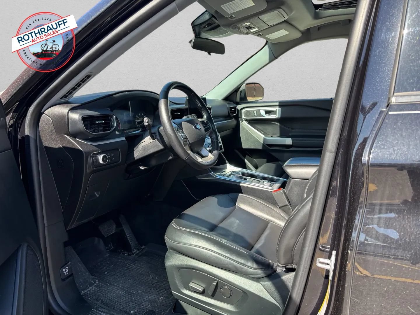 Used 2022 Ford Explorer XLT w/ Equipment Group 202A AWD/4WD image 9