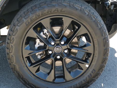Used 2025 Jeep Gladiator Sport AWD/4WD image 12